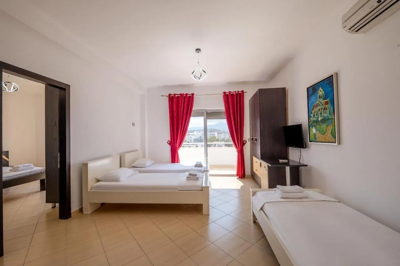 La Luna Resort Εξαμίλιο