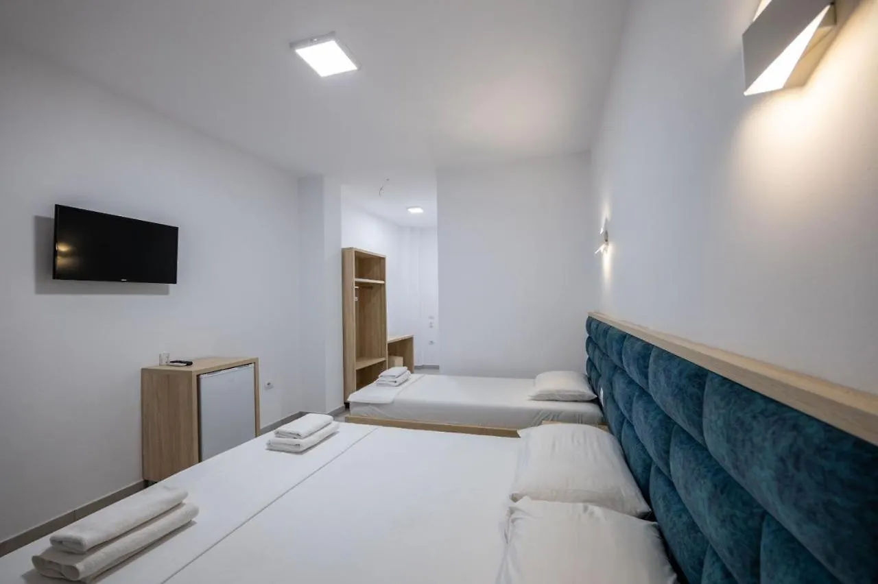 La Luna Resort Εξαμίλιο 3*,