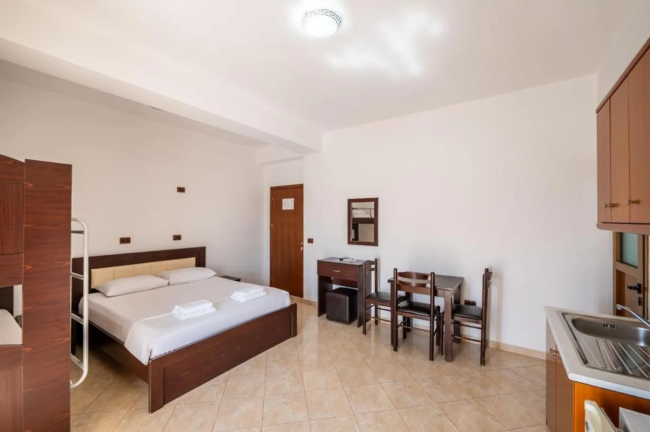 La Luna Resort Εξαμίλιο